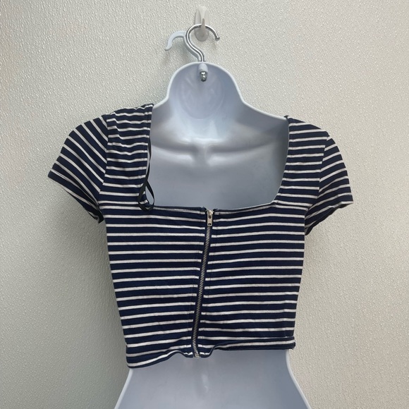 Tshirt - Picture 2 of 3